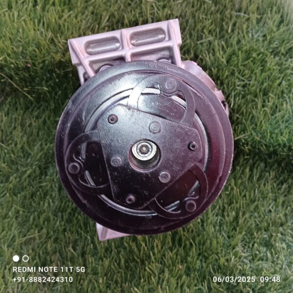Nissan Micra AC compressor - Image 4